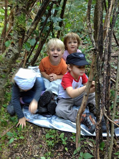 Spielen im Wald