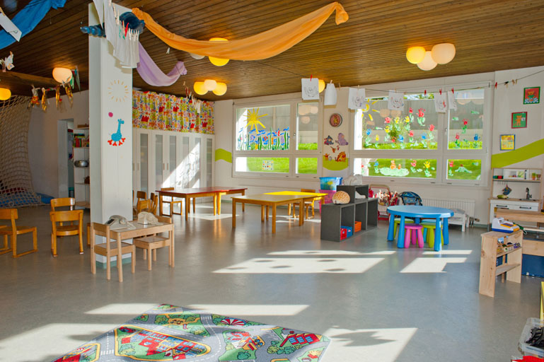Die Spielgruppe Zwärgehus hat super schöne Räume, grosse Fenster und befindet sich in ruhiger, kindersicherer Lage... Hier können sich die Kinder wohl fühlen.